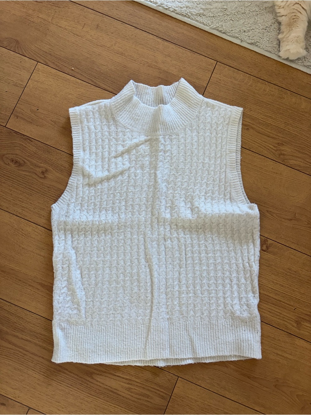 Abercrombie & Fitch White Cable-Knit Sleeveless Turtleneck Sweater